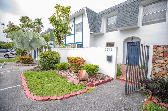 Building Photo - 6764 SW 40th St