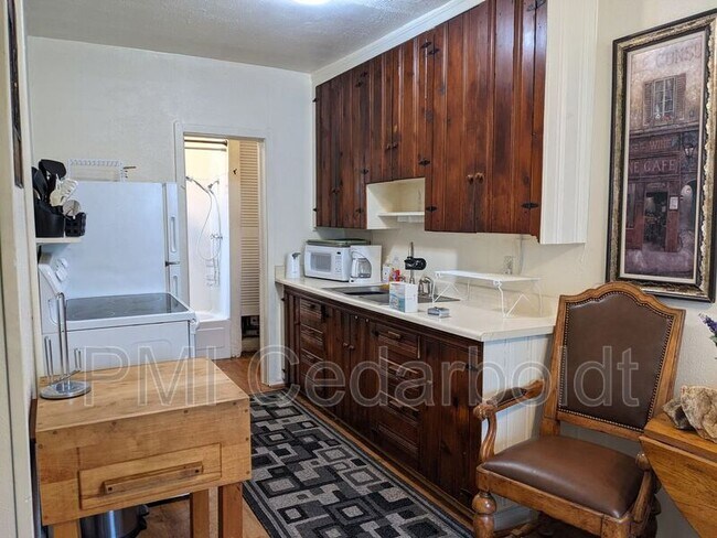 Foto del edificio - 6143 Ivanhoe St