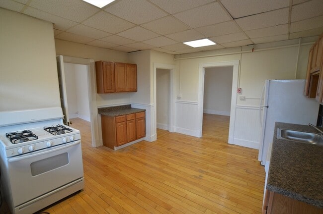 Building Photo - 15 Lynde St