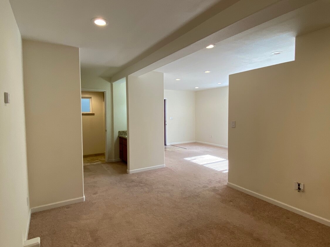 Building Photo - 241 Lafayette Cir
