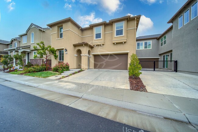 Foto del edificio - Gorgeous 4 bd 3ba home in Rocklin