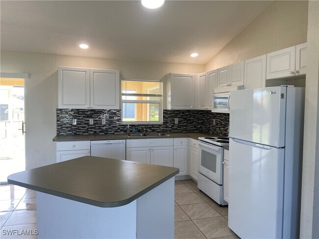 Foto del edificio - 2516 NW 14th Pl