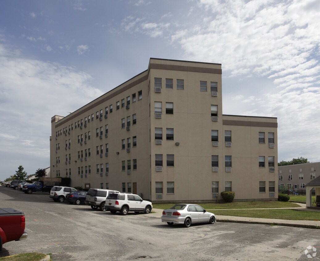 Building Photo - 270-280 Lowndes Ave