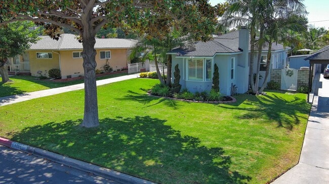 Building Photo - Coming Soon! 3 Bed 1.5 Bath House with Pool!