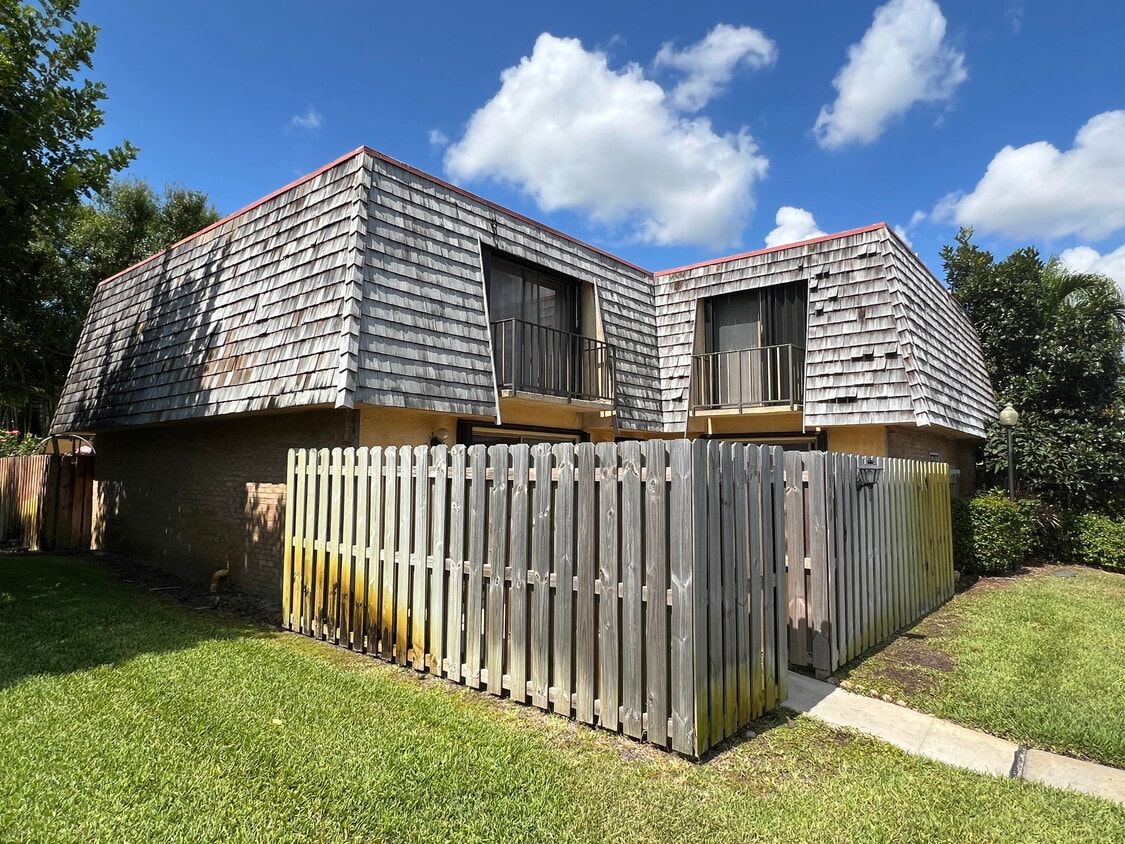 Primary Photo - 140 Woodland Rd
