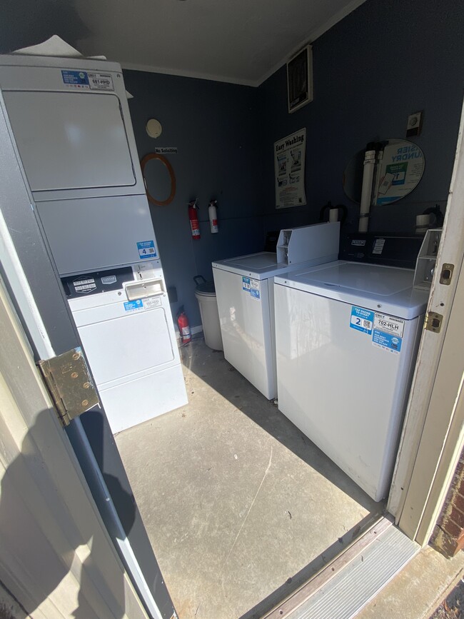 laundry room available for our tenants - 806 College Ave