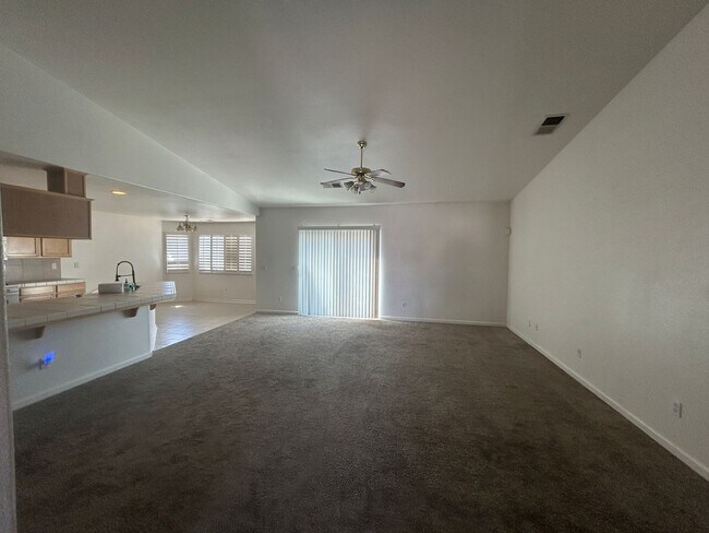 Building Photo - Open and Spacious in Northwest Hanford