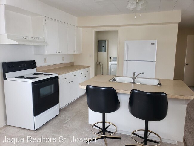Building Photo - 2 br, 1 bath House - 3172 Cove Path