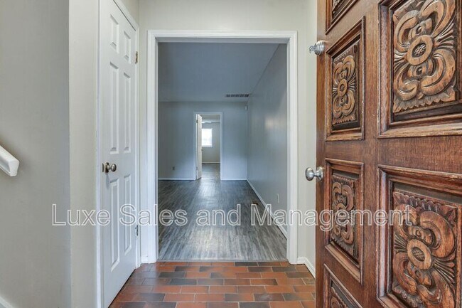 Building Photo - 117 Sahoma Terrace
