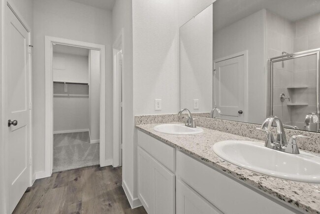 Foto del edificio - 496 Shoreview Dr