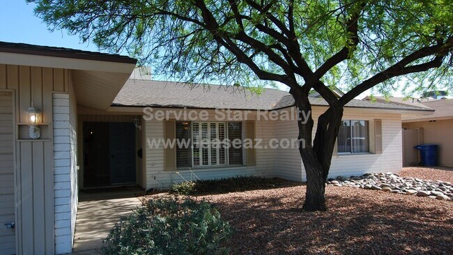 Building Photo - 1722 E La Jolla Dr