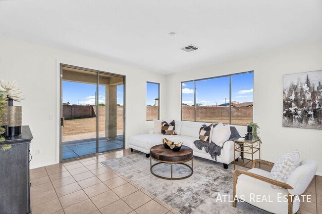 Foto del edificio - 3284 E Powell Ct