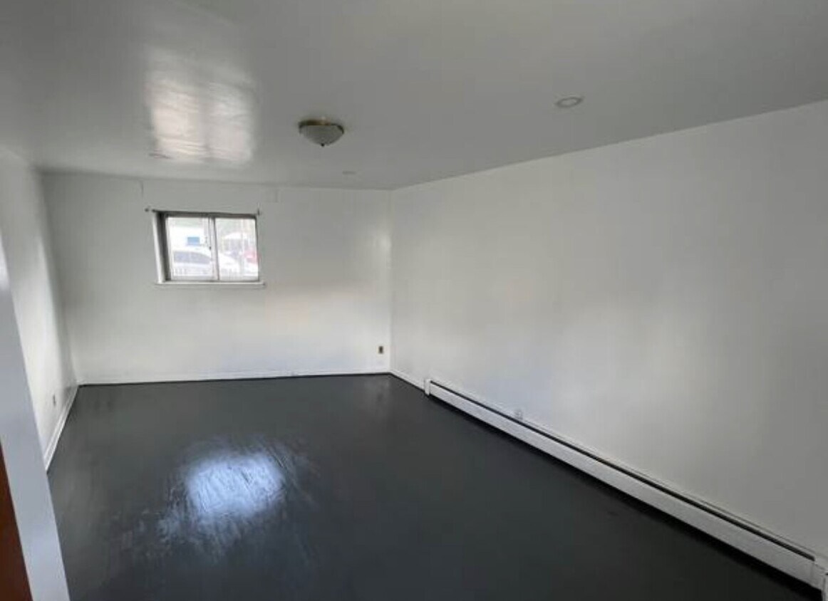 Building Photo - 23-40-40 42nd St