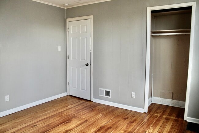 Building Photo - 3212 Poppleton Ave