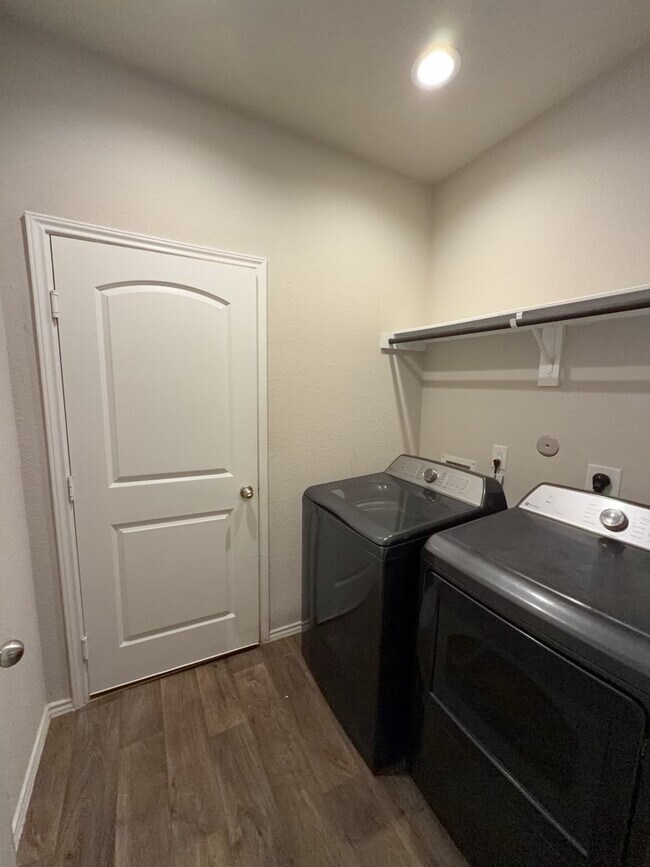 Building Photo - 20378 Green Mountain Dr