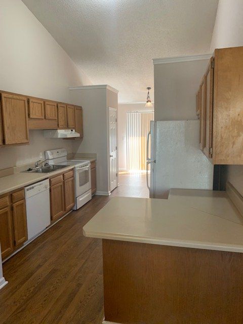 Foto del edificio - 2002 River Dr