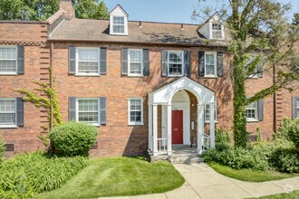Hillcrest Village - Hillcrest Village Apartments