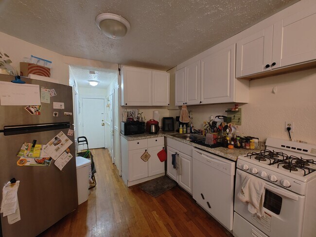 Building Photo - 77 Revere St