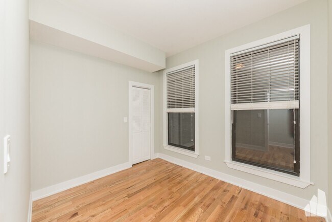 Building Photo - 638 W Oakdale Ave