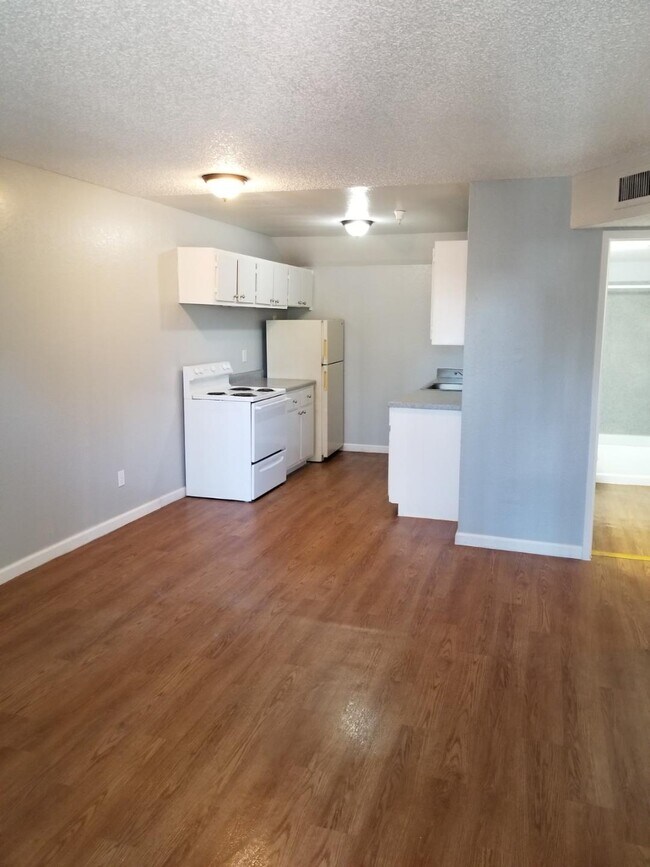 Building Photo - 3949 E Monte Vista Dr