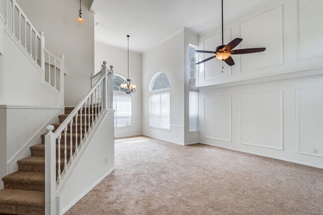 Building Photo - 6813 Ashmont Dr