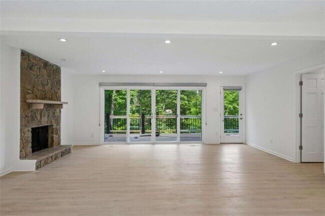 Foto del edificio - 5132 Willow Point Pkwy