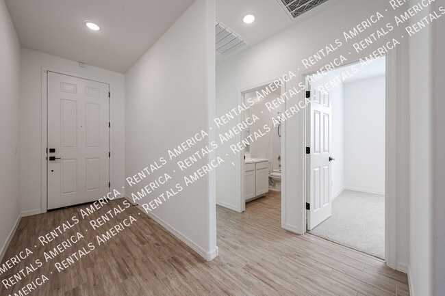 Building Photo - 5528 W McNeil St