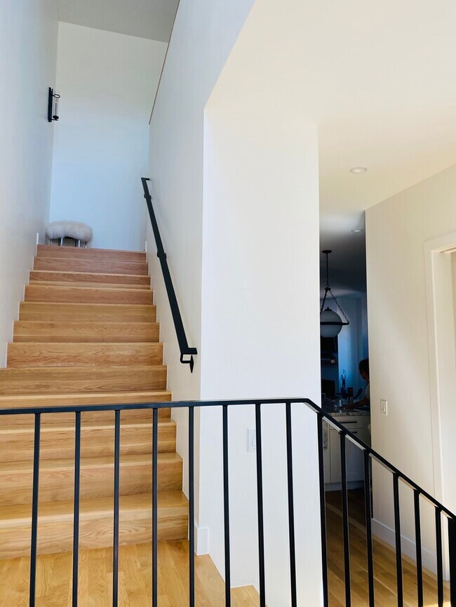 Building Photo - Stylish Duplex in LoHi!