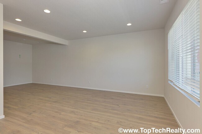 Foto del edificio - Spectacular Modern North Bethany Townhome ...