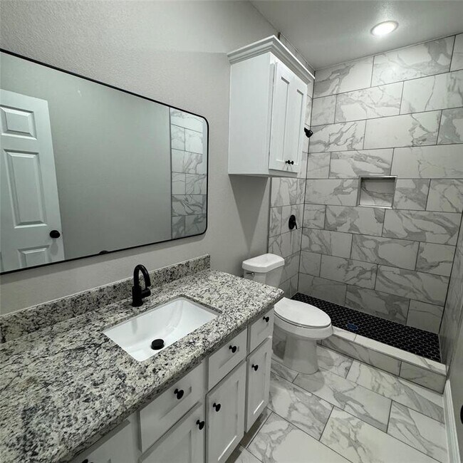 Building Photo - 6163 Ridgeway Dr