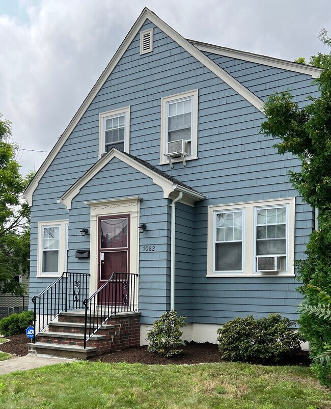 Building Photo - 1082 Smith St