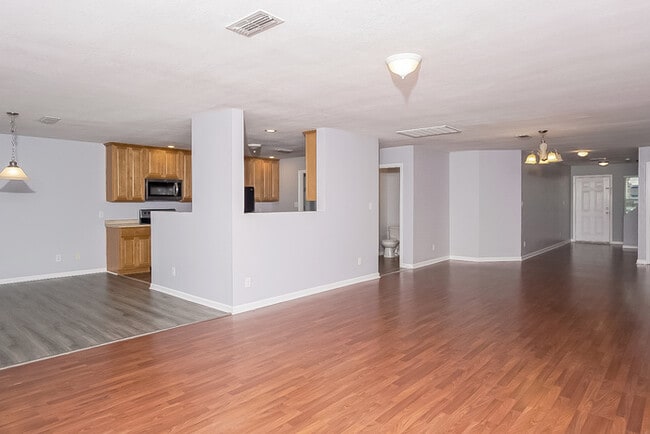 Building Photo - 3083 Avalon Lake Dr SW