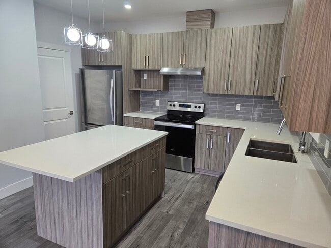 Building Photo - 834 Cadder Ave