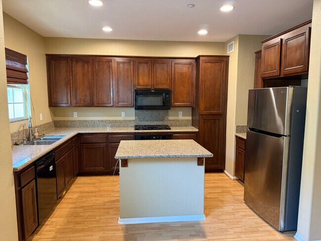 Foto del edificio - 2285 Huntington Point Rd