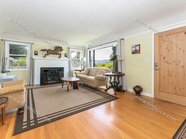 Building Photo - Palatial 3 Bedroom 2 Bathroom Home! PLUS 2...