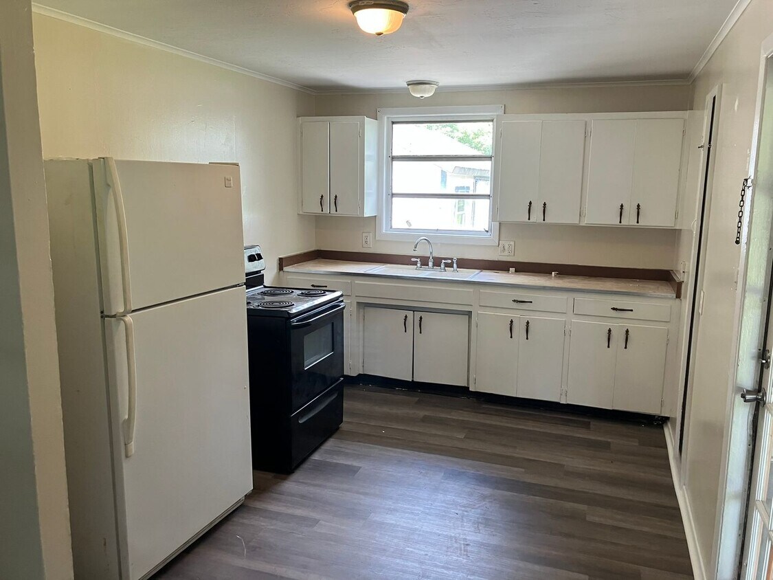 Foto principal - Cute 2BR/1BA Zephyrhills Duplex NO APPLICATION FEE!