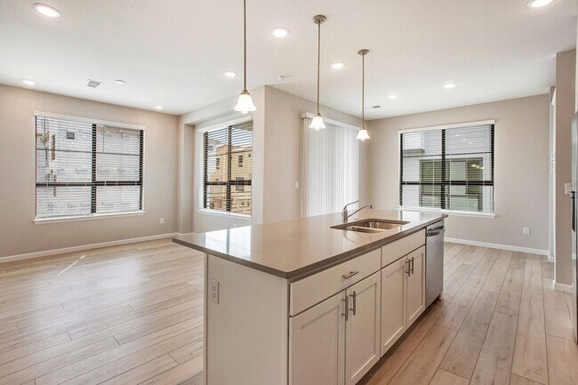 Foto del edificio - Beautiful 2 Bed 2 1/2 Townhome in Virginia Village