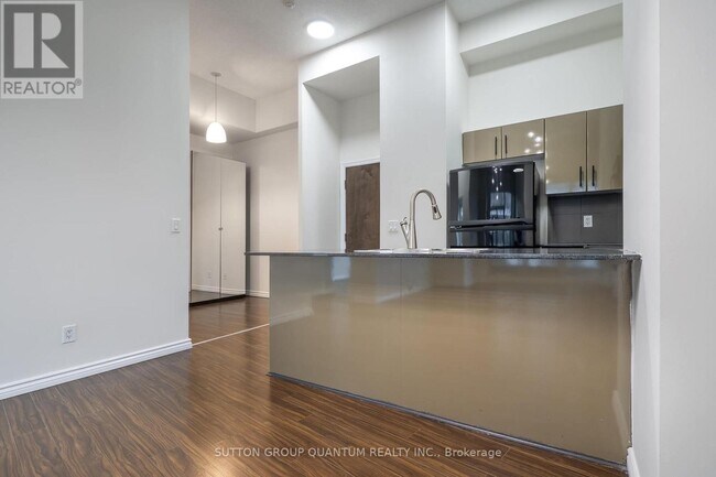 Building Photo - 16 Yonge St