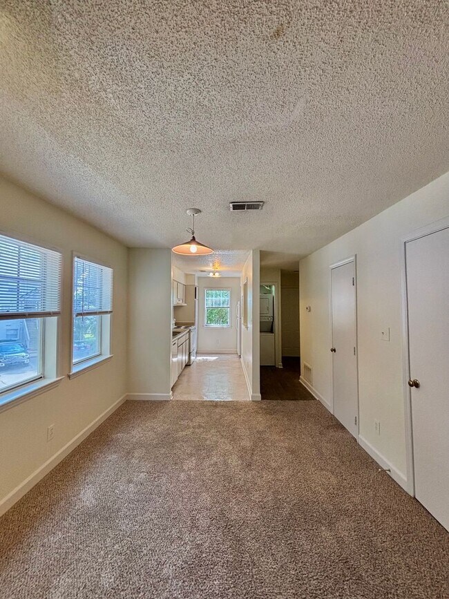 Foto del edificio - 2502 Avent Ferry Rd