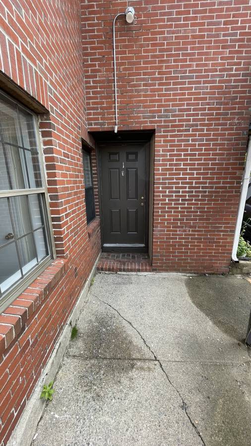 Building Photo - 66 Devens St