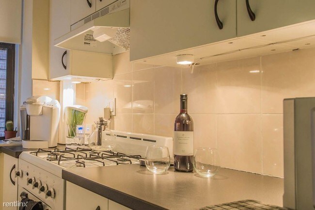 Foto del edificio - 2 br, 1 bath Apartment - 3130 Brighton 6th St