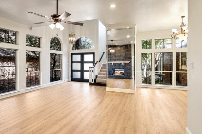 Building Photo - 2912 Bluffview Dr