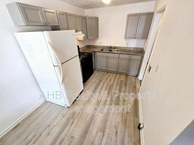 Building Photo - 2485 Michelle Dr