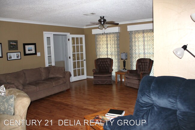 Building Photo - 4 br, 2 bath House - 8523 Main St.