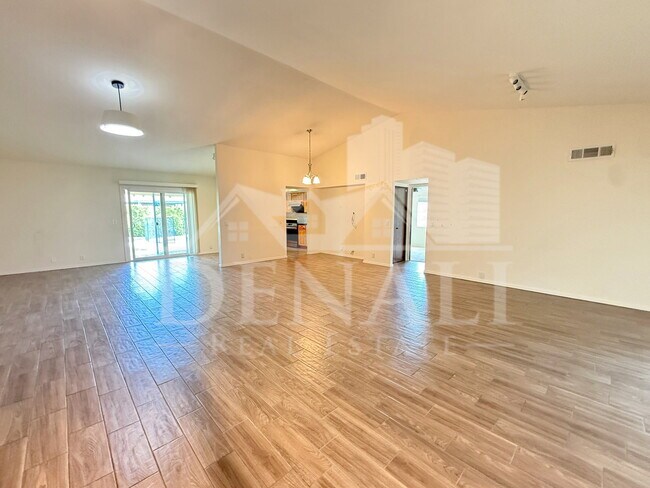Foto del edificio - 916 W Strahan Dr