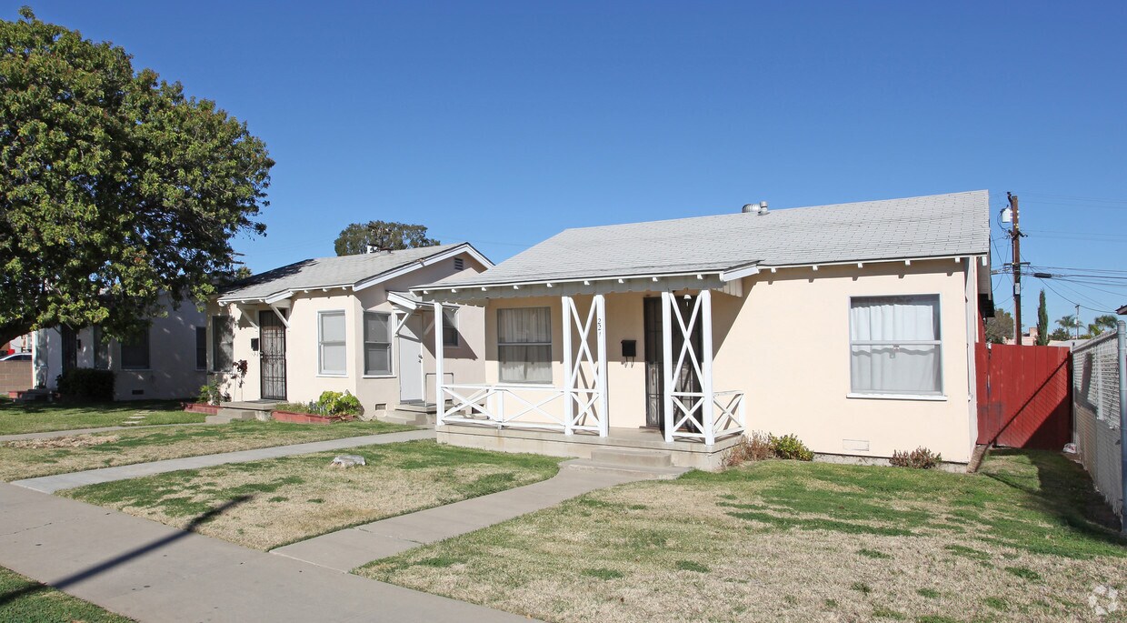 Primary Photo - 215-221 Glover Ave