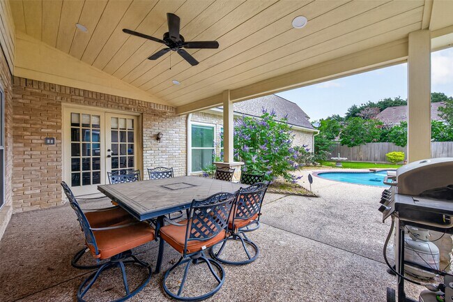 Foto del edificio - 15106 Dawnbrook Dr