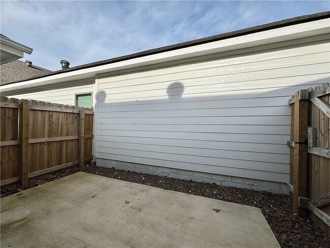 Foto del edificio - 707 NE Hts Ln