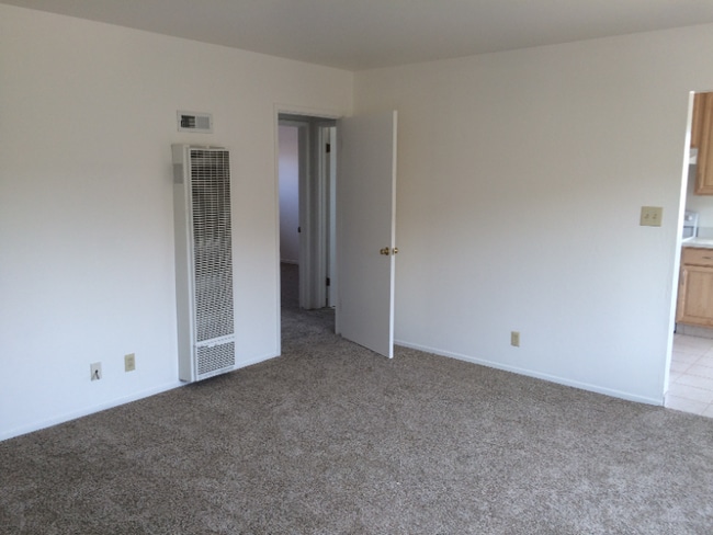 Building Photo - 205 Avery Ln
