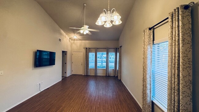 Building Photo - 1014 Kajon Cove